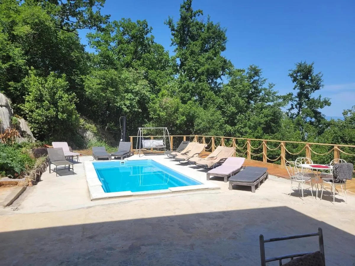 Ferienwohnung mit beheiztem Pool Kroatien Herbst und Winter Lovran Kroatien