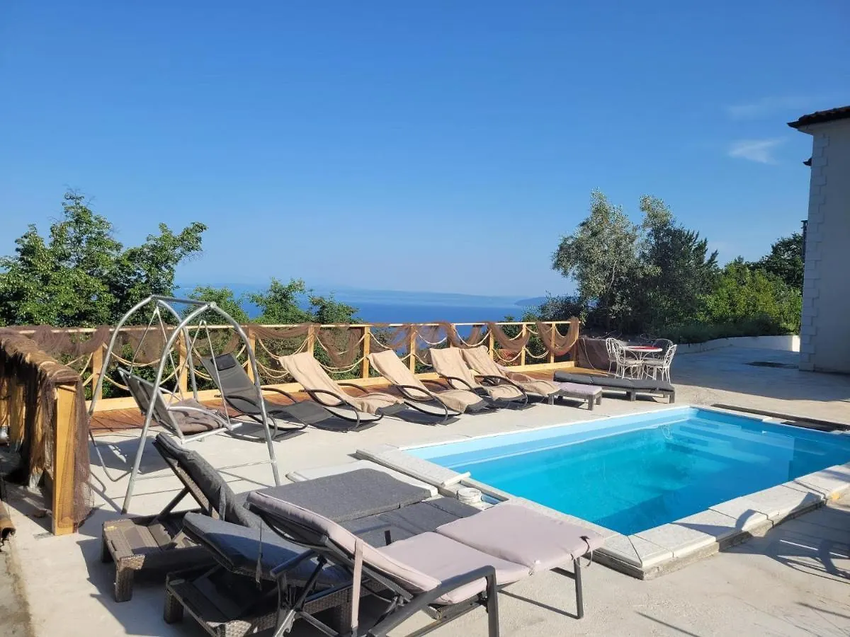 Ferienwohnung mit beheiztem Pool Kroatien Herbst und Winter Lovran Apartment