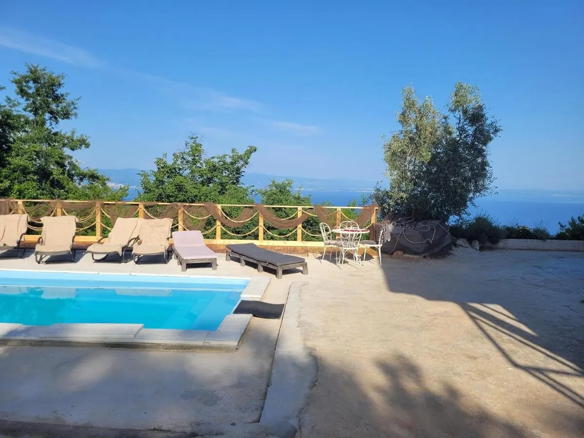 Ferienwohnung mit beheiztem Pool Kroatien Herbst und Winter Lovran Apartment