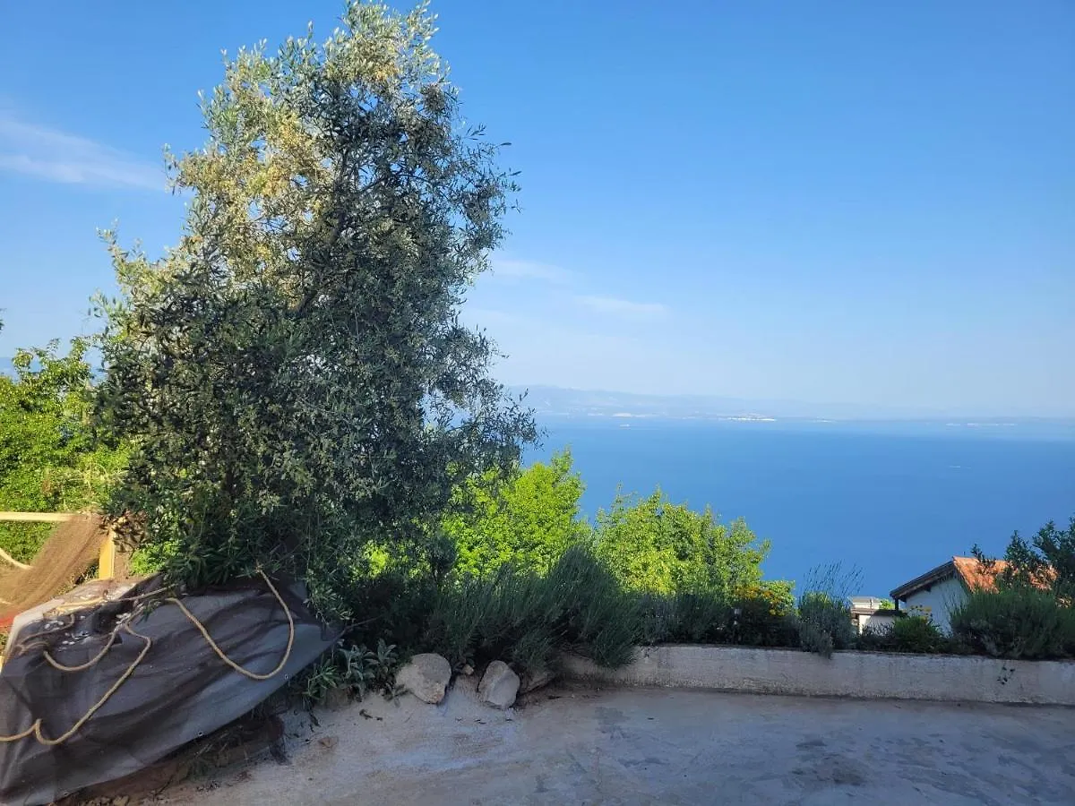 Ferienwohnung mit beheiztem Pool Kroatien Herbst und Winter Lovran Apartment