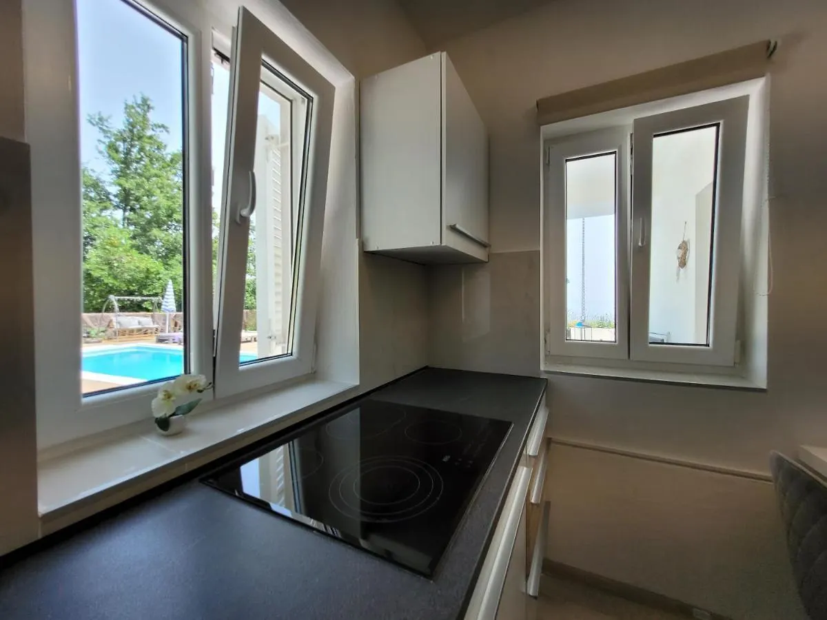 Apartment Ferienwohnung mit beheiztem Pool Kroatien Herbst und Winter Lovran Kroatien