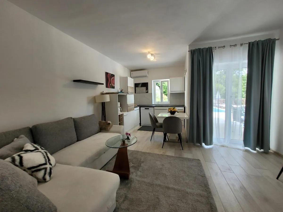 Ferienwohnung mit beheiztem Pool Kroatien Herbst und Winter Lovran Apartment